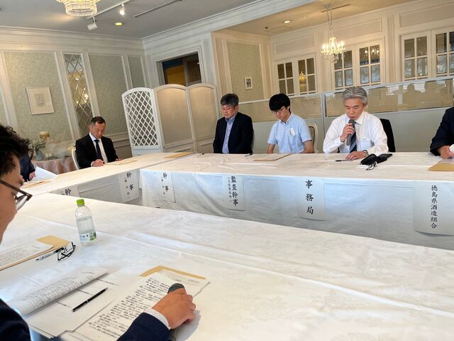 写真4 議案審議