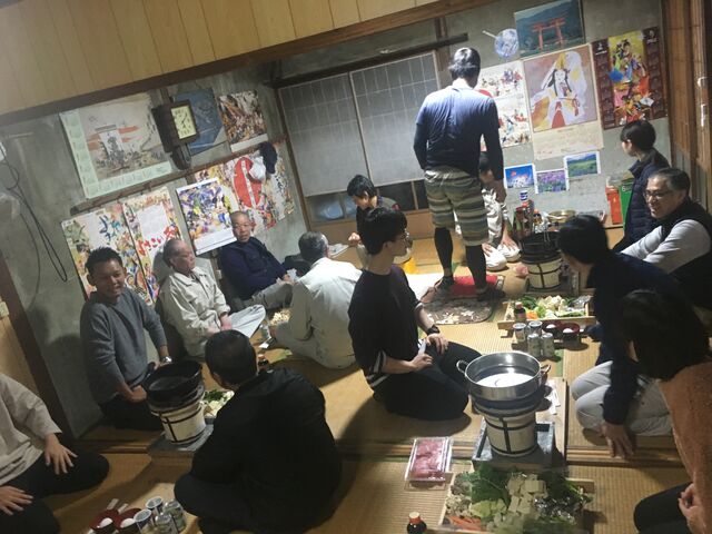 写真1 会所場に集まる