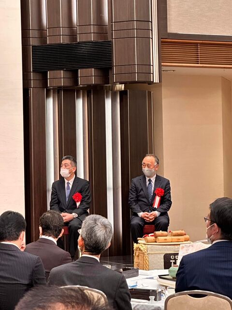 写真10 受章者登壇