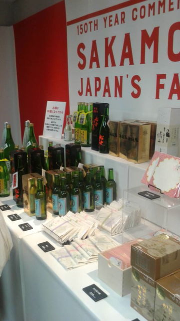 (8)グッズコーナーに酒!
