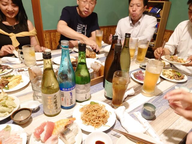 写真10 盛り上がる宴席