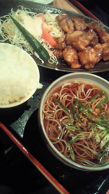 チキン照り焼きと蕎麦