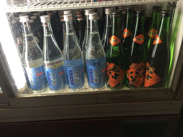 写真7 冷蔵庫に酒2