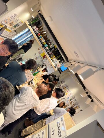 写真18 さらに盛り上がる店内
