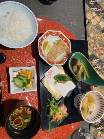 写真7 主菜、食事