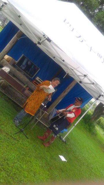 (27)刈谷さん歌う