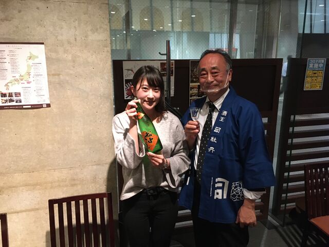 写真8 新入社員の美女と