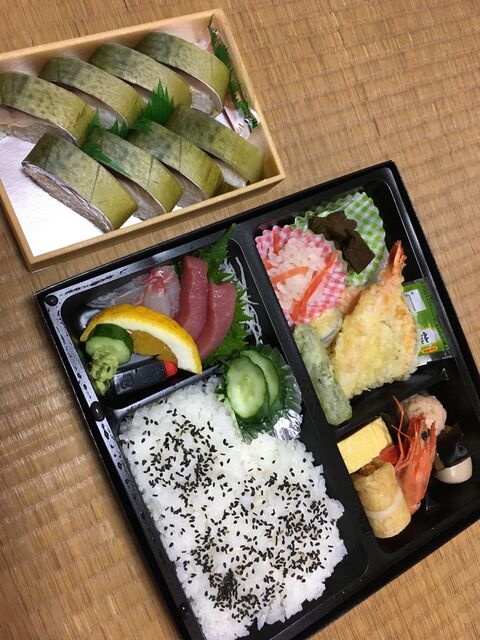 写真4 松花堂弁当とサバ棒寿司
