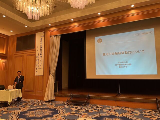 写真5 藤原支店長講演スタート