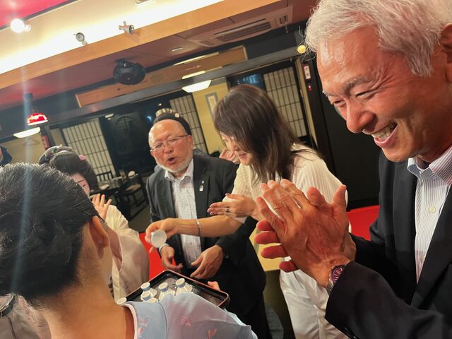 写真31 藤田社長飲む!助っ人も