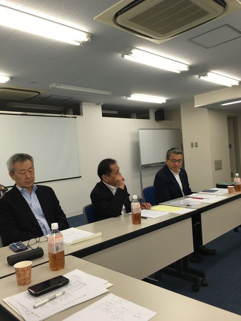 写真6 山崎副社長報告