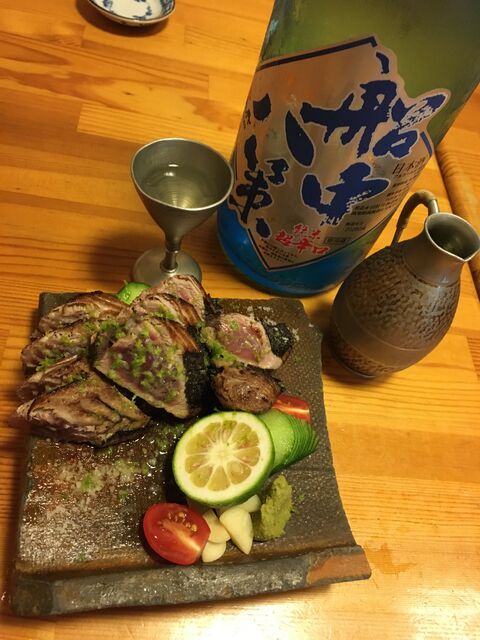 写真5 船中生と鰹の塩タタキ