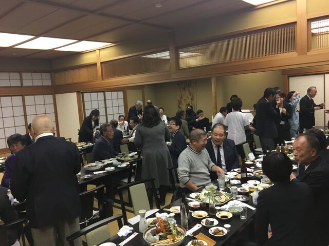 写真16 宴席風景