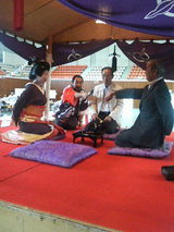 ���϶���