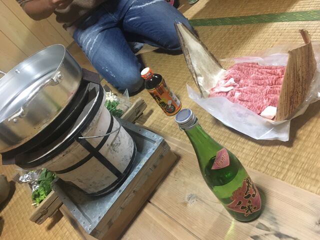 写真2 七輪と肉と船中しぼりたて