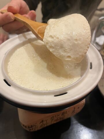 写真7 できたて豆腐を取り分け