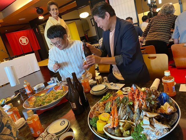 写真5 杯をなかま