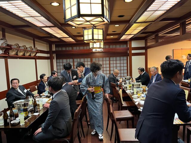 写真27 宴会風景2