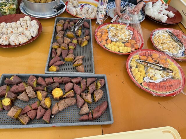 写真15 おにぎり フルーツ 焼き芋