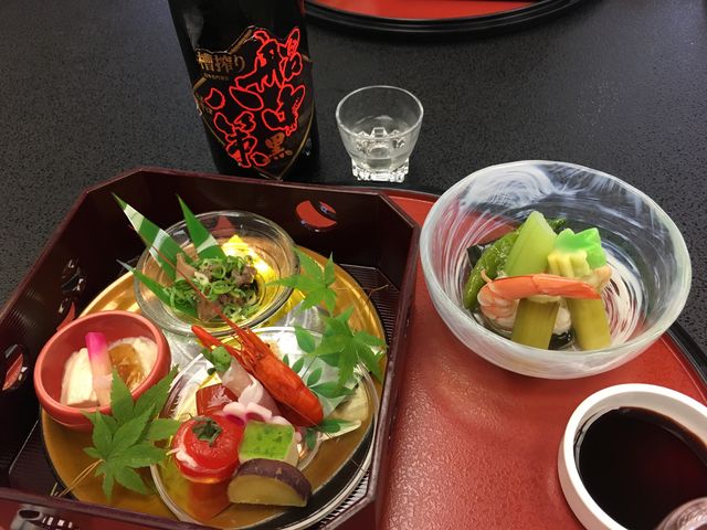 写真6 船中黒と前菜