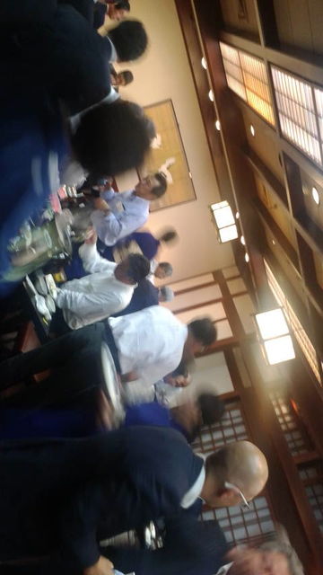 (16)�ʤ�Ω�äƤα�������