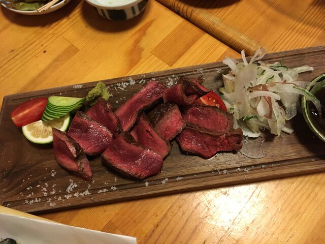 写真8 土佐あかうしのワラ焼きタタキ