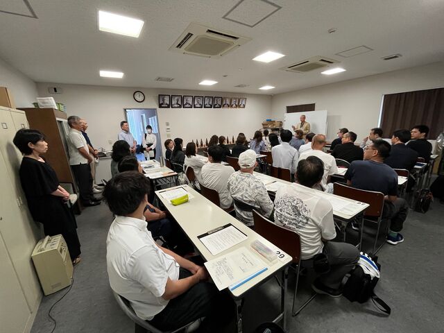 写真2 スタッフ紹介