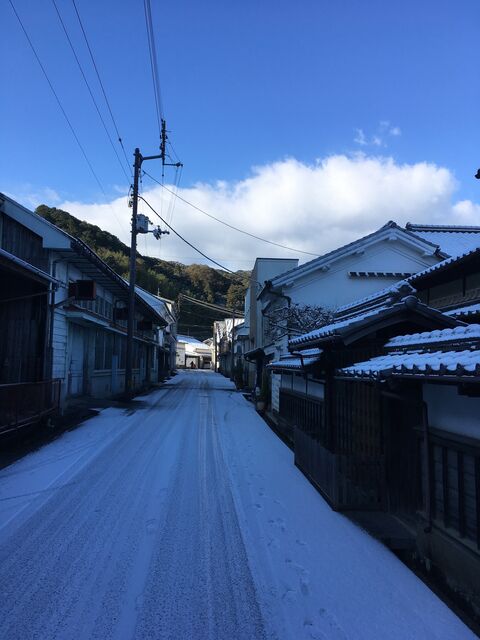 写真2 雪の酒蔵の道