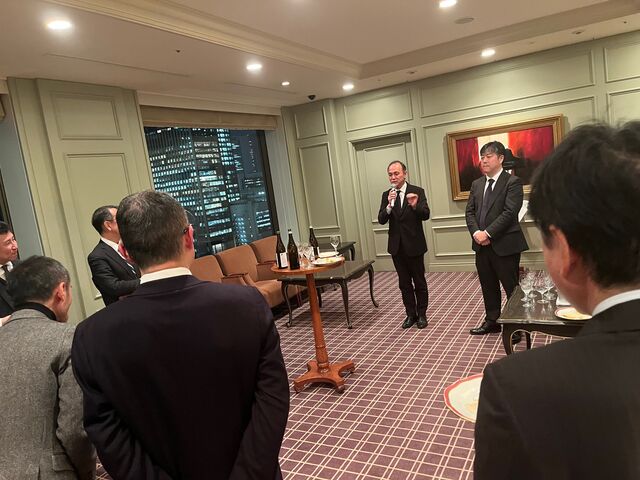 写真26 思い出語る鈴木社長