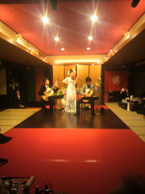 3�ͤΥߥ˥��󥵡���