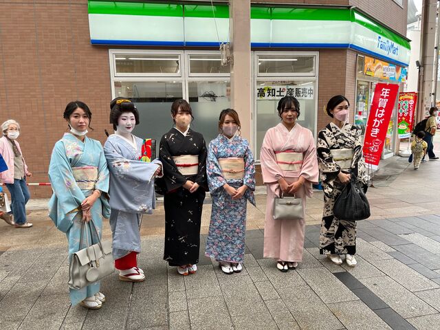 写真6 お座敷ガール