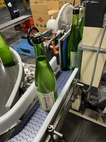 写真4 ラベル貼り