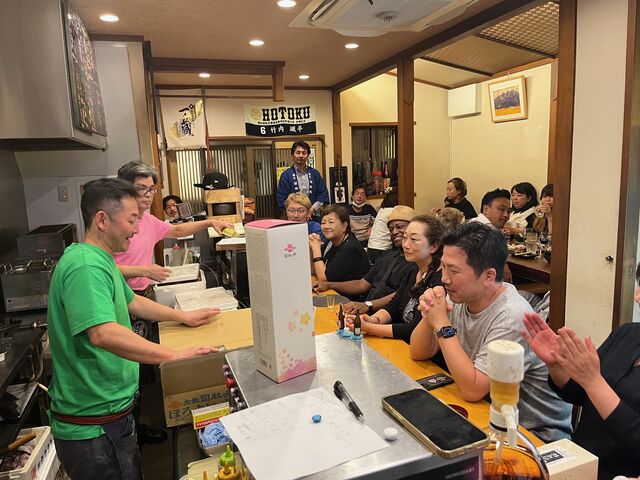 写真11 集合拳で抽選