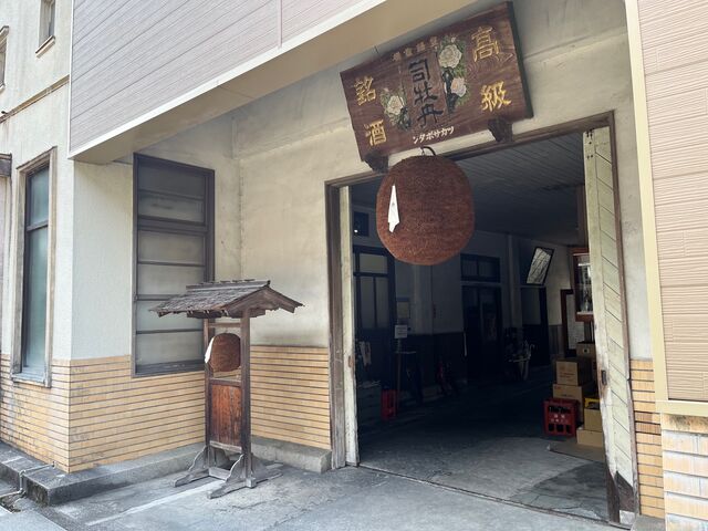 写真8 見学案内 酒林