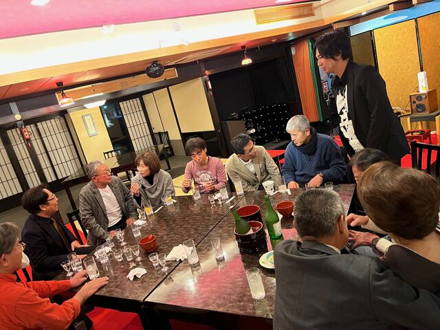 写真19 ライブ終了後に集まる