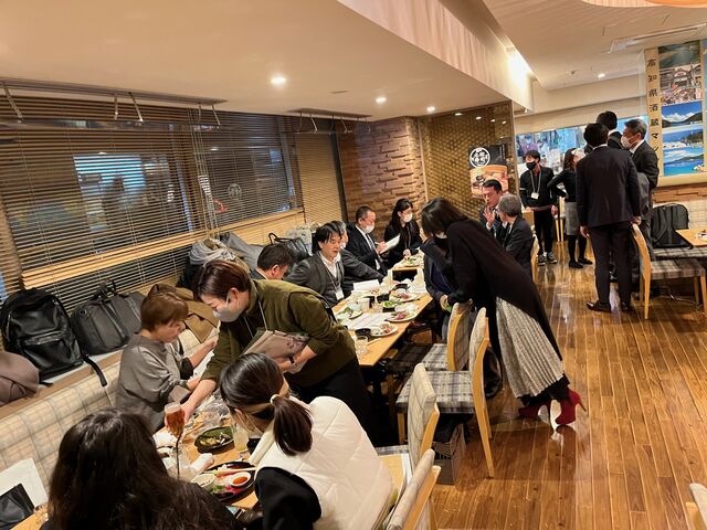 写真21 懇親会風景2