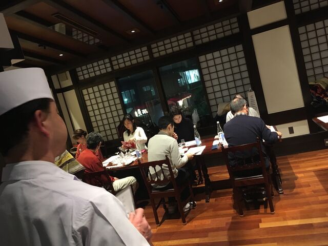 写真9 料理長さんの料理説明