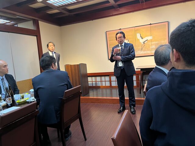 写真4 小林頭取乾杯発声
