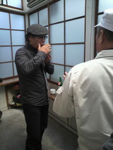 利き酒中の類さん