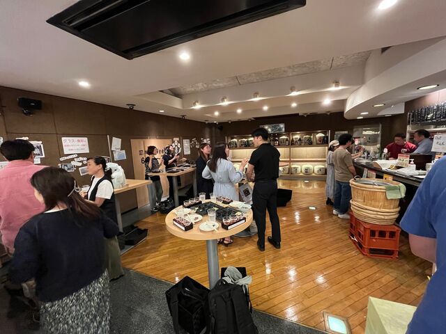 2024.6.12写真17 盛り上がる店内