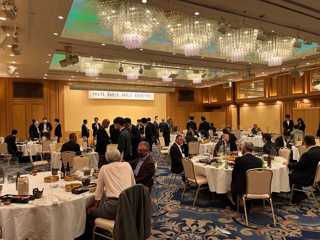 写真27 宴席風景