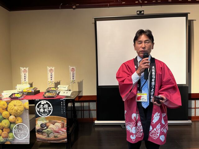 写真15 青木副部長乾杯発声