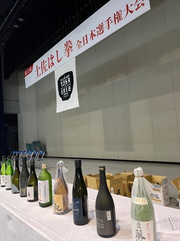 写真2 舞台の土佐酒