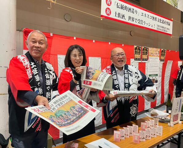 写真25 海治頭取もお手伝い