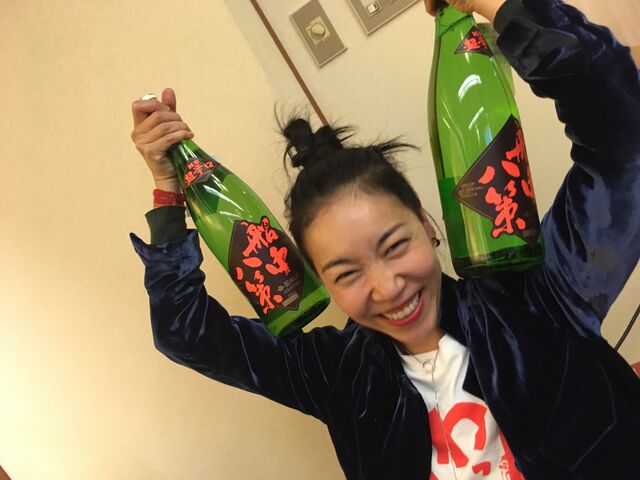 写真11 桃子さん船中に悦ぶ