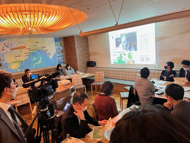 写真12 鈴木課長趣旨説明