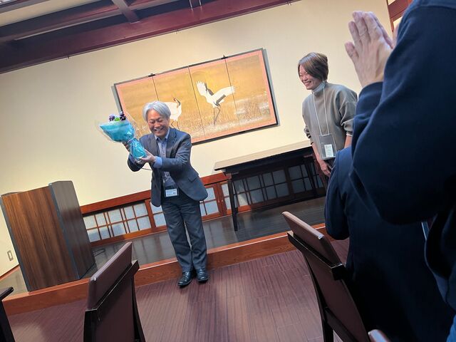 写真11 花束贈呈