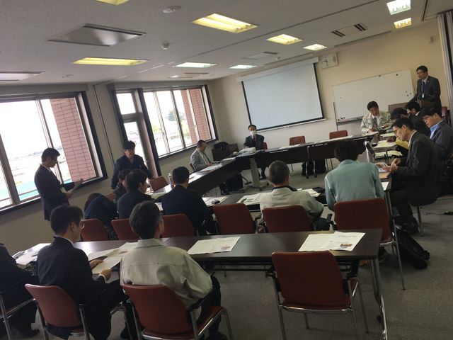 写真2 全体会開始直前