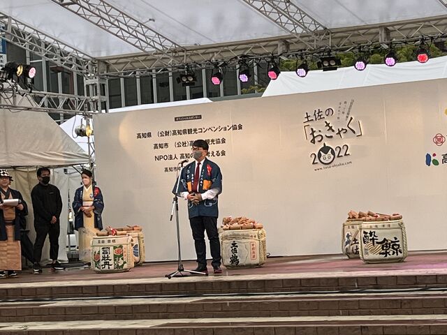 写真10 植野編集長ご挨拶