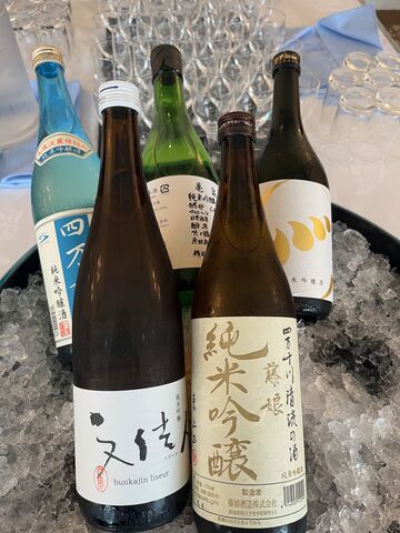 写真7 土佐酒ズラリ